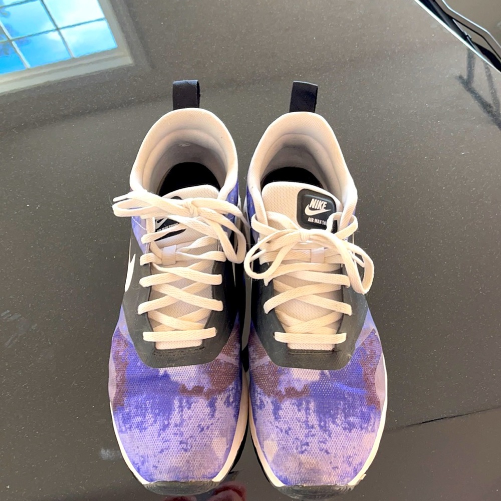 NIKE SHOES VERY GOOD CONDITION!!!!!